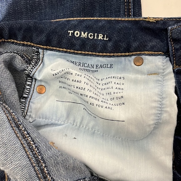 American Eagle denim jeans tomgirl sz 4 button fly distressed knees dark wash - Picture 6 of 9